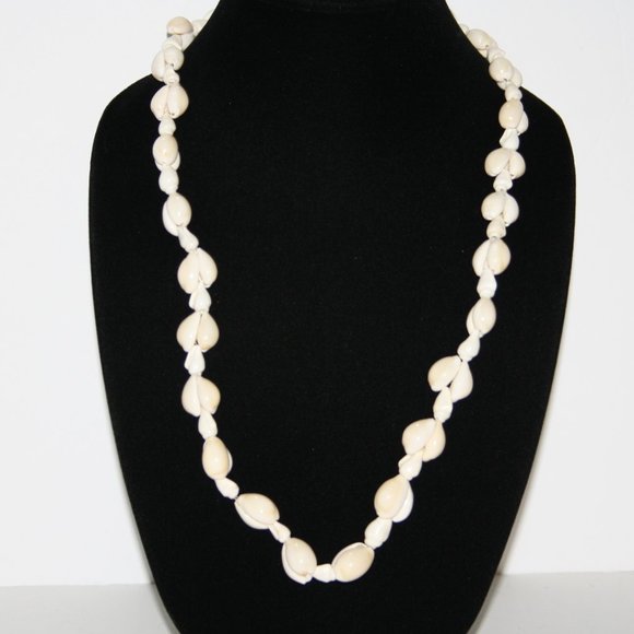 🤍🐚🌾 Beautiful Natural Shell Vintage Necklace (34") - Picture 1 of 4